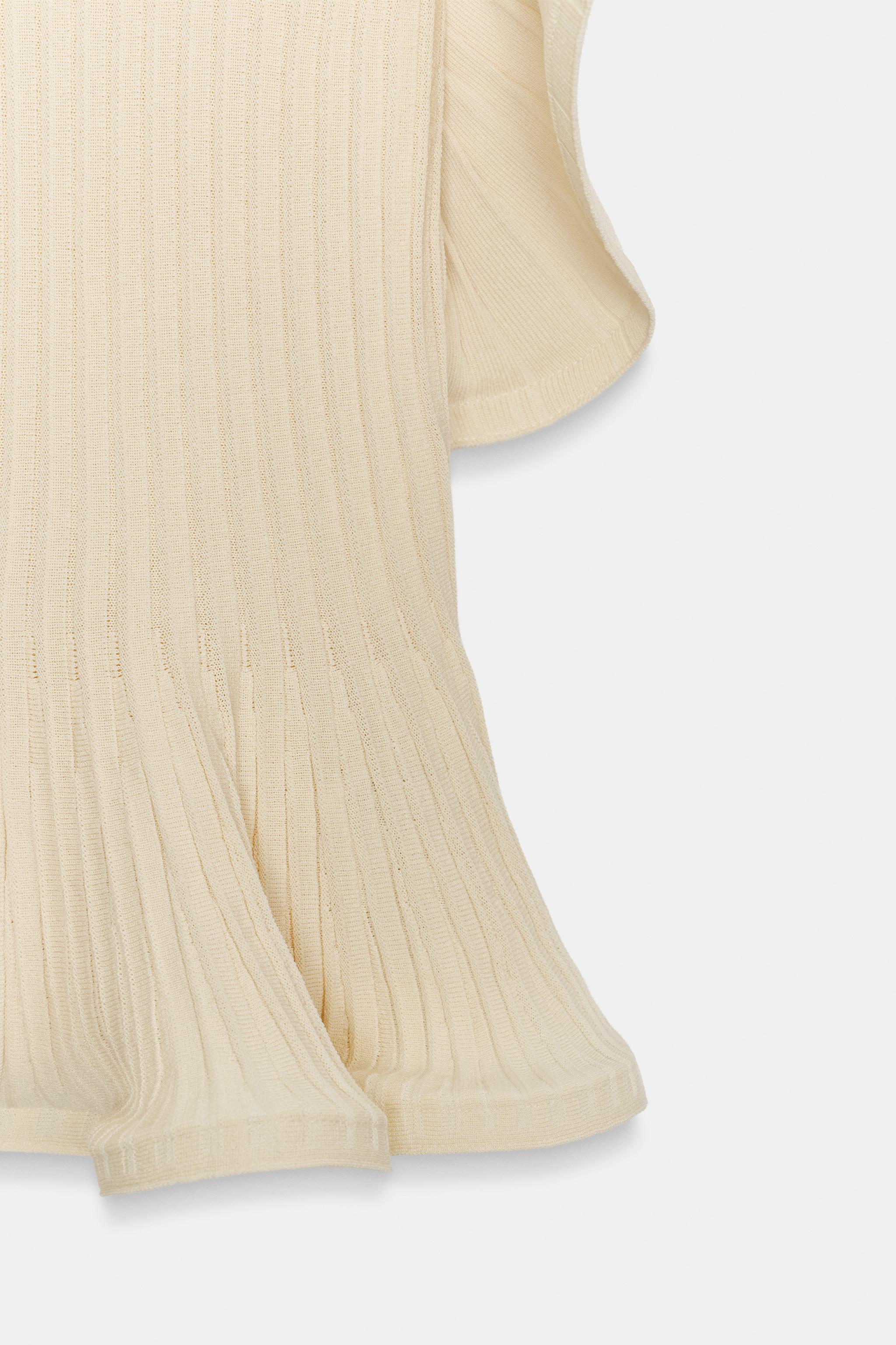 WAVY TRIM KNIT TOP